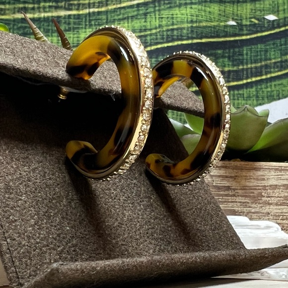 VTG| Faux Tortoise & Rhinestone Earrings ✨🤎 - Picture 6 of 9